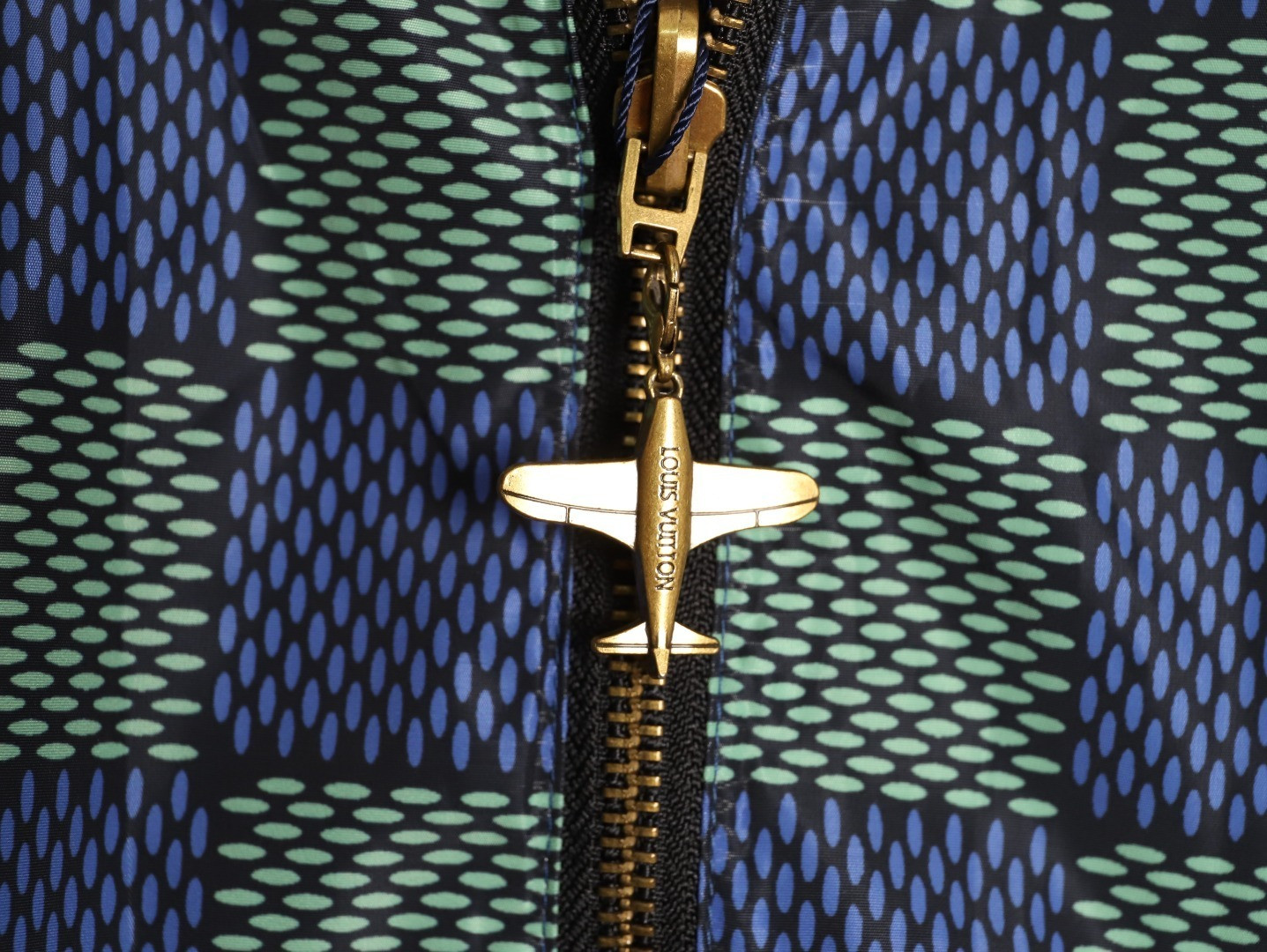 L0*is V*t0n 25ss Reversible Jacket