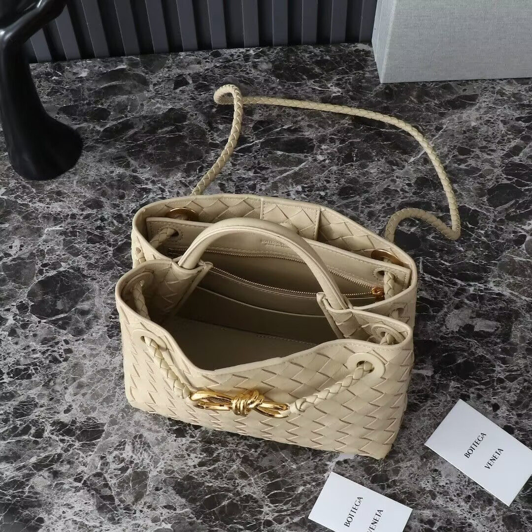 Bo*te*ga Ve*ne*ta Small Andiamo 25x22x10.5cm