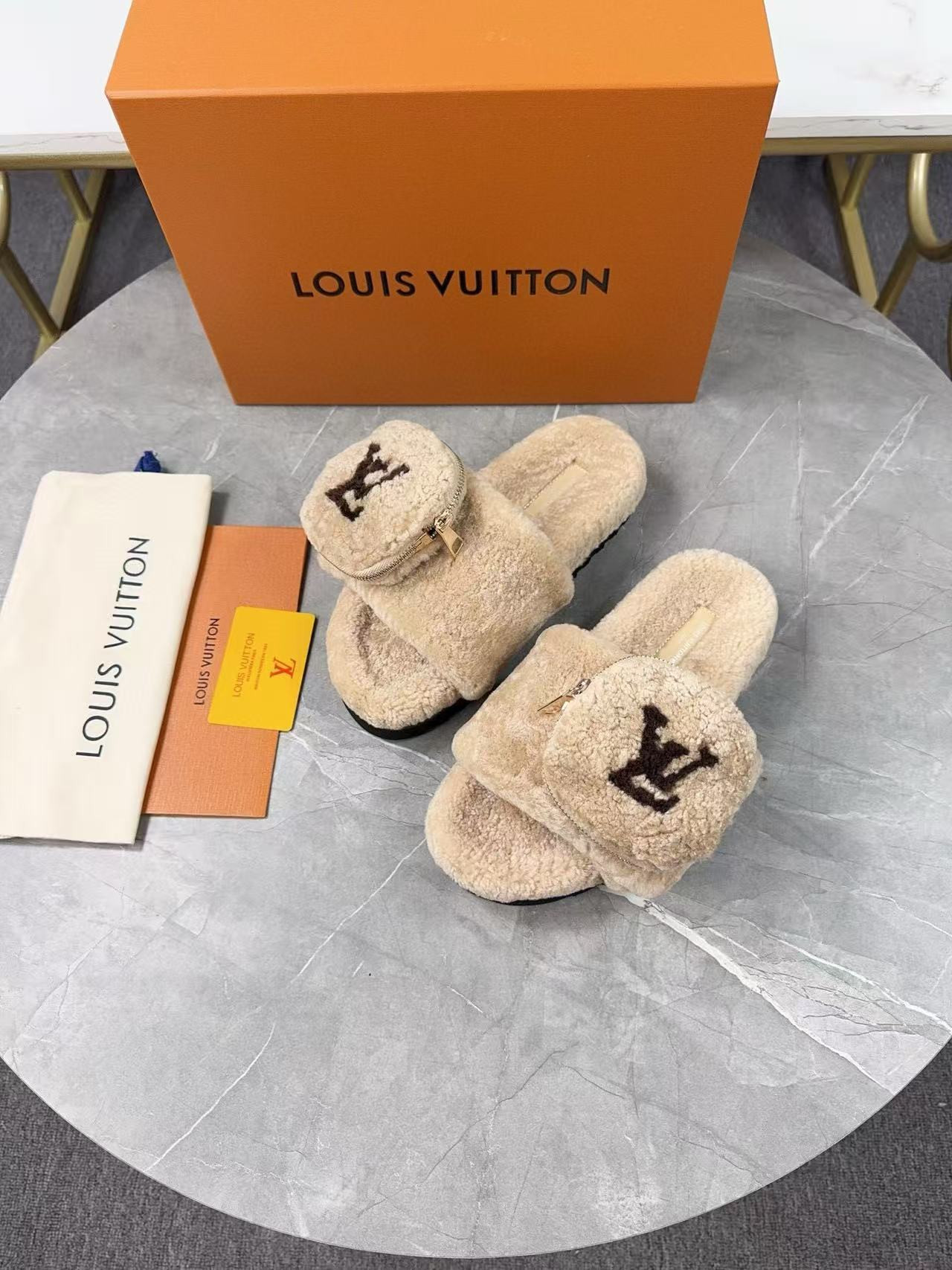 UA LV Slippers