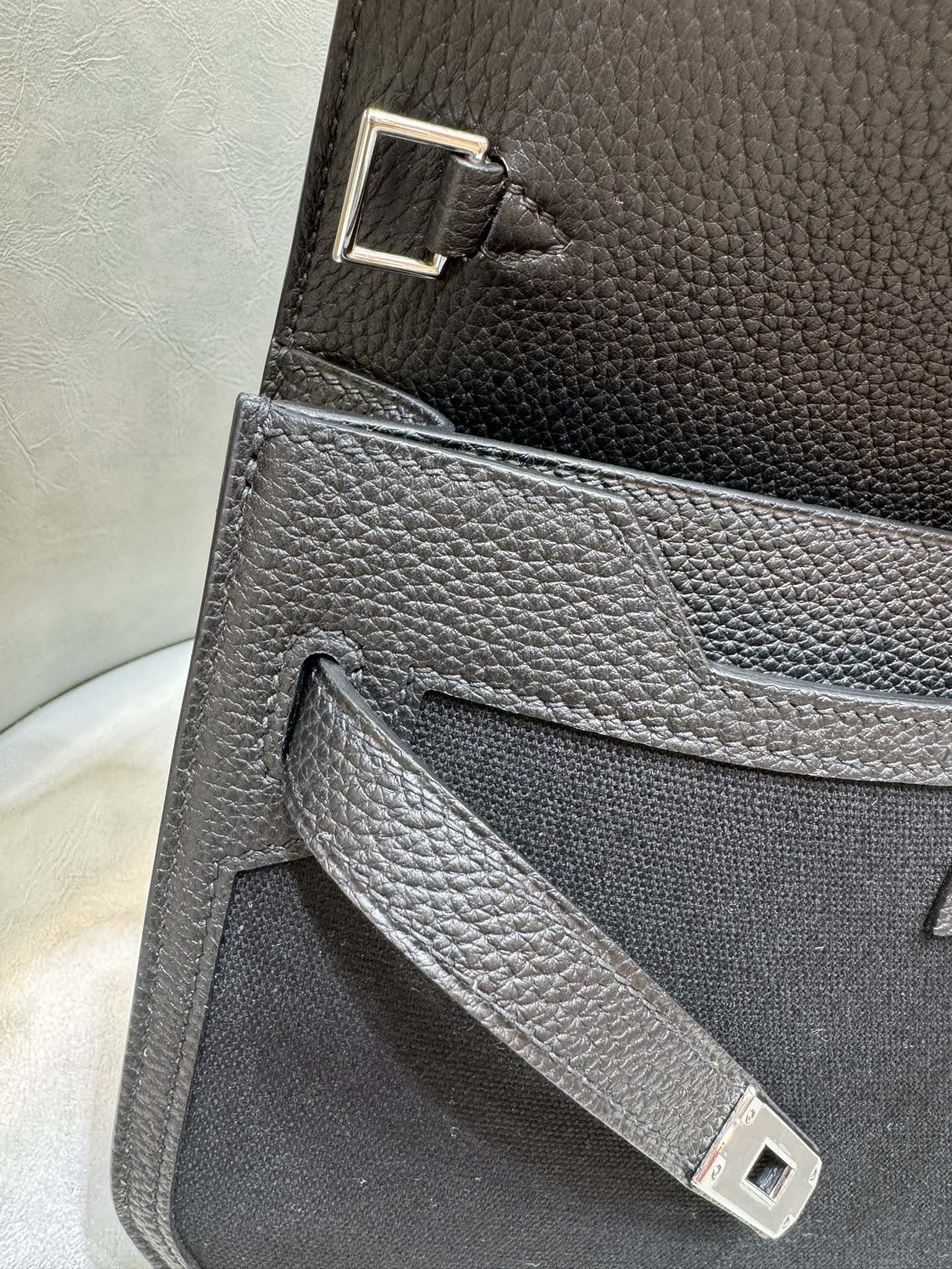 Hermès Kelly Depeches 25x18.5x4.5cm