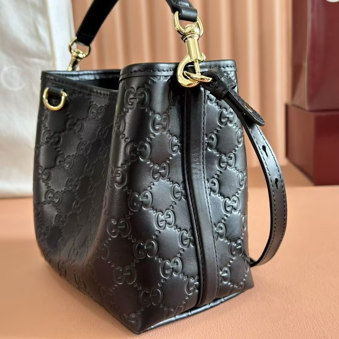 G*u*i GG Emblem Small Bucket Bag 19x18x11cm