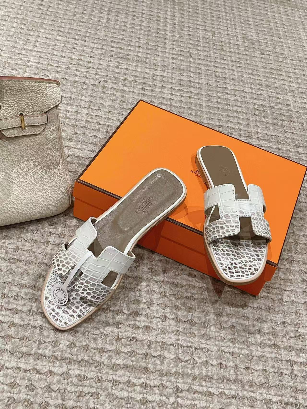UA Hermès Oran sandal