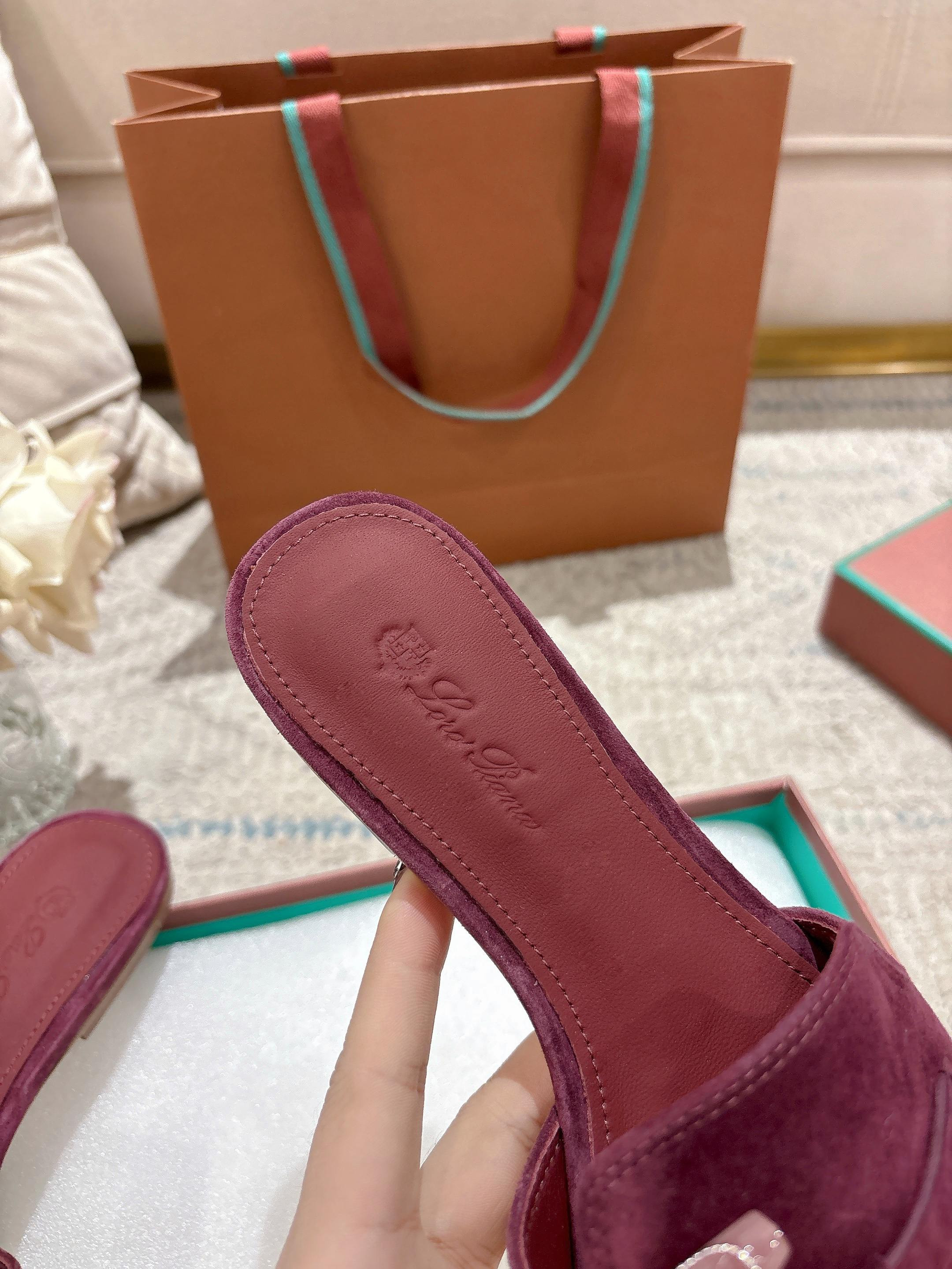 UA L**o p*ana Summer Charms Sandal