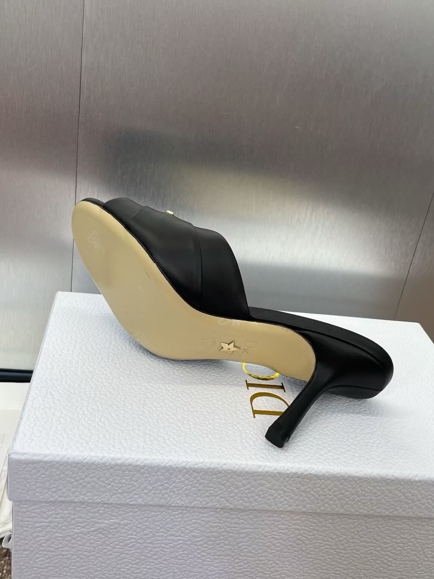 UA D*0r Heeled Slide