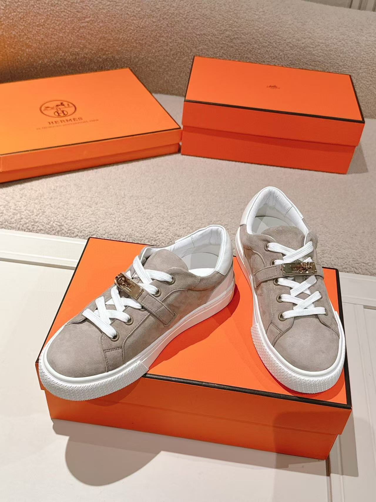 UA Hermès Day sneaker