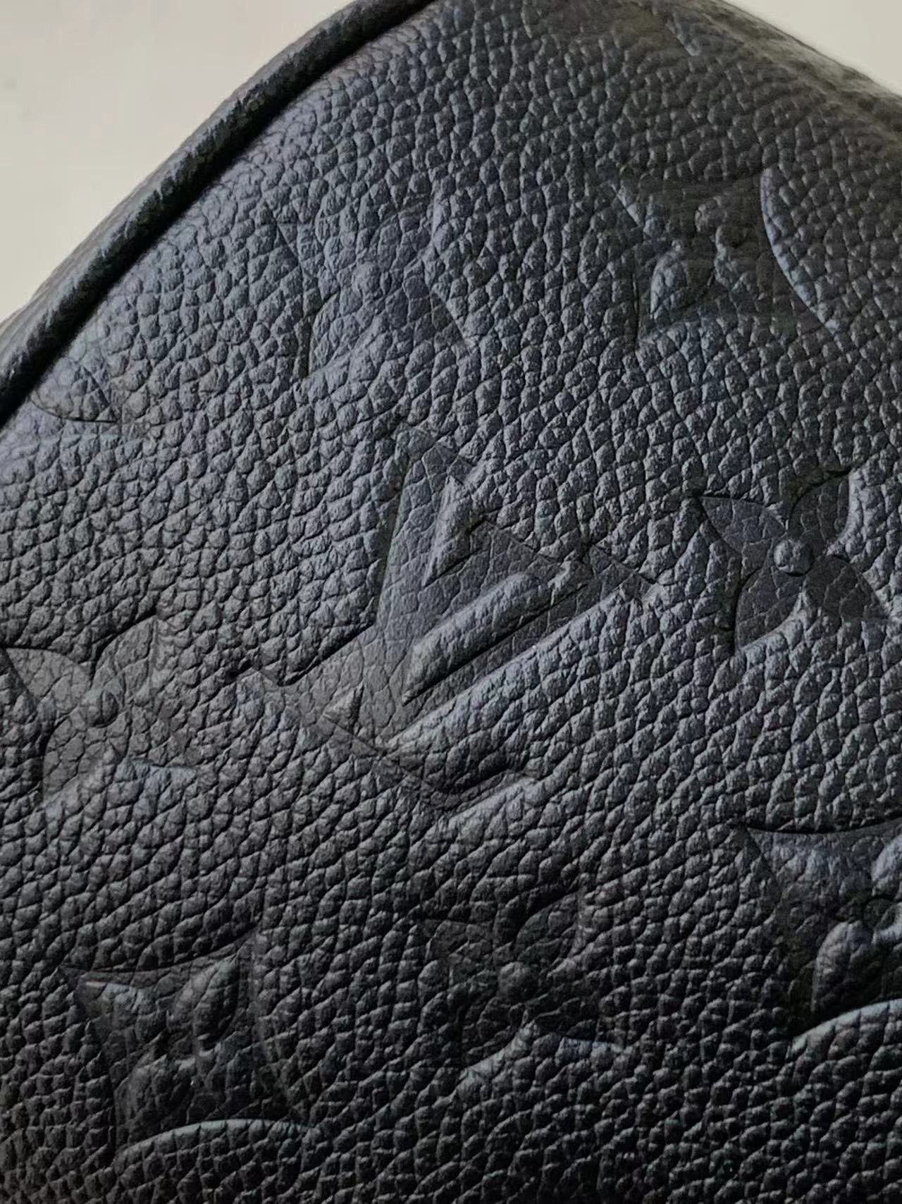 LV Mini Bumbag M46917 17x12x9.5CM