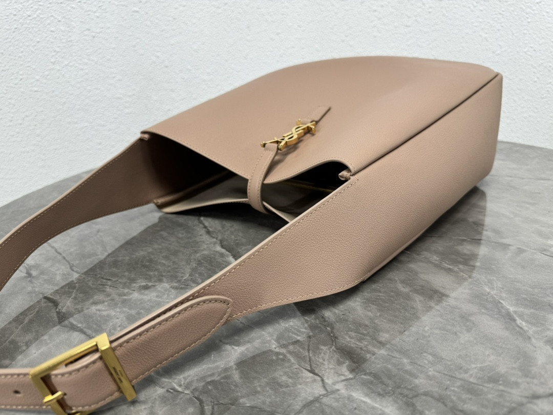 Y*L LE 5 À 7 30 X 31 X 13 CM