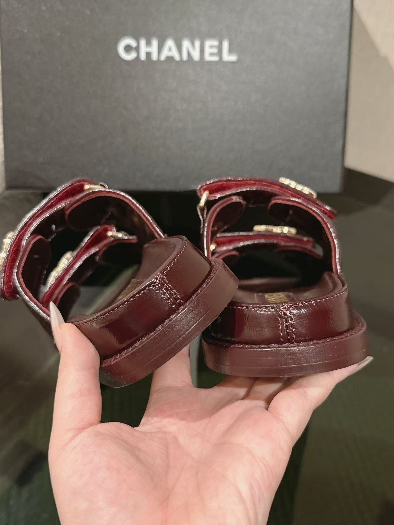 UA Ch*el SLIDES
