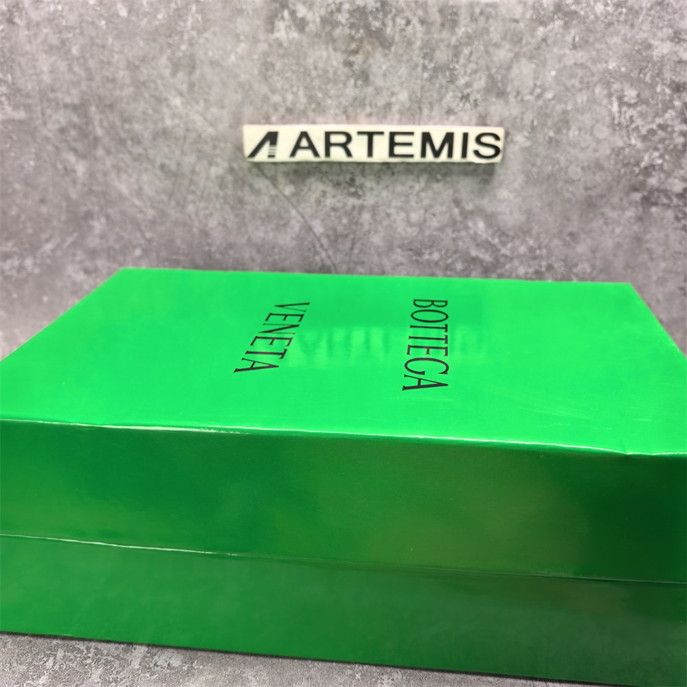 UA Bo*te*ga Ve*ne*ta Orbit Sneaker