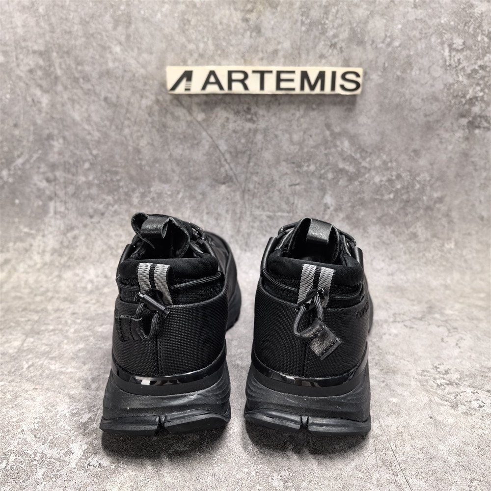 UA Can*a Go*e Glacier Trail Sneaker