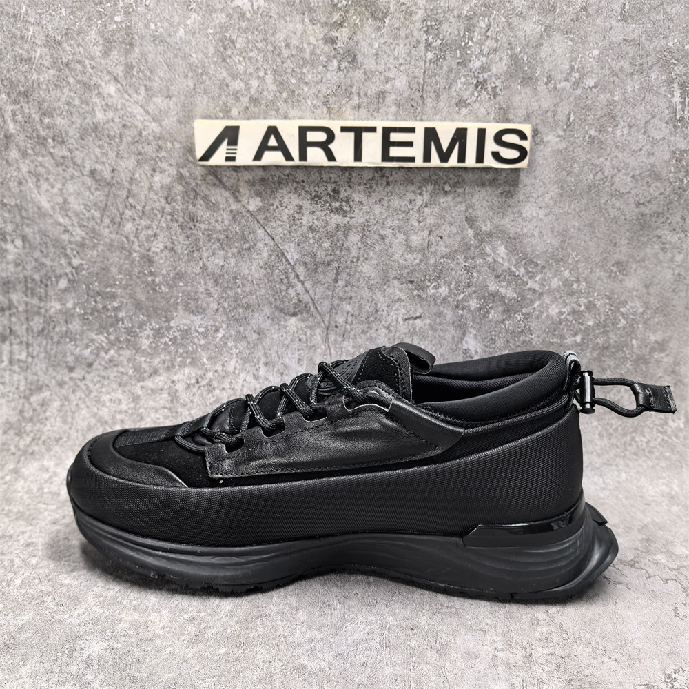 UA Can*a Go*e Glacier Trail Sneaker