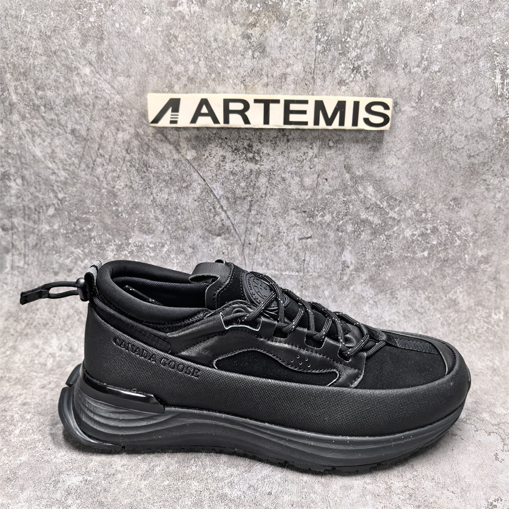 UA Can*a Go*e Glacier Trail Sneaker