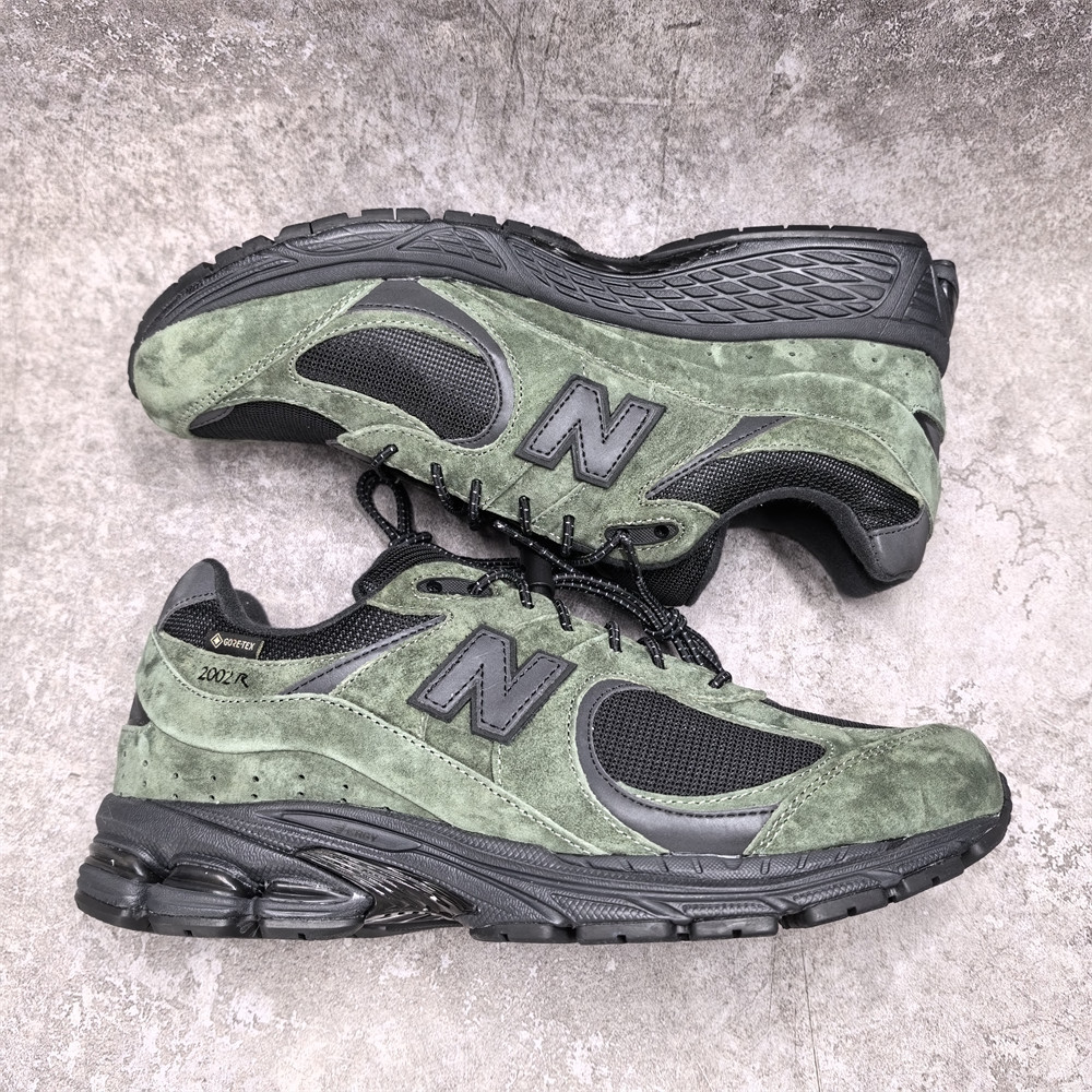 UA New Balance 2002R