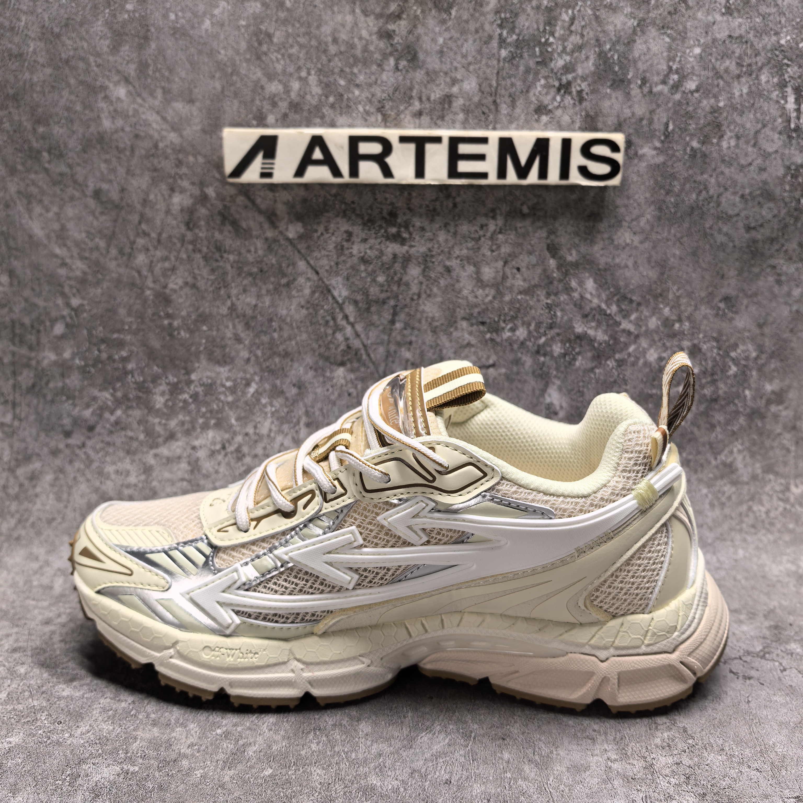 UA Off-White "BE RIGHT BACK"