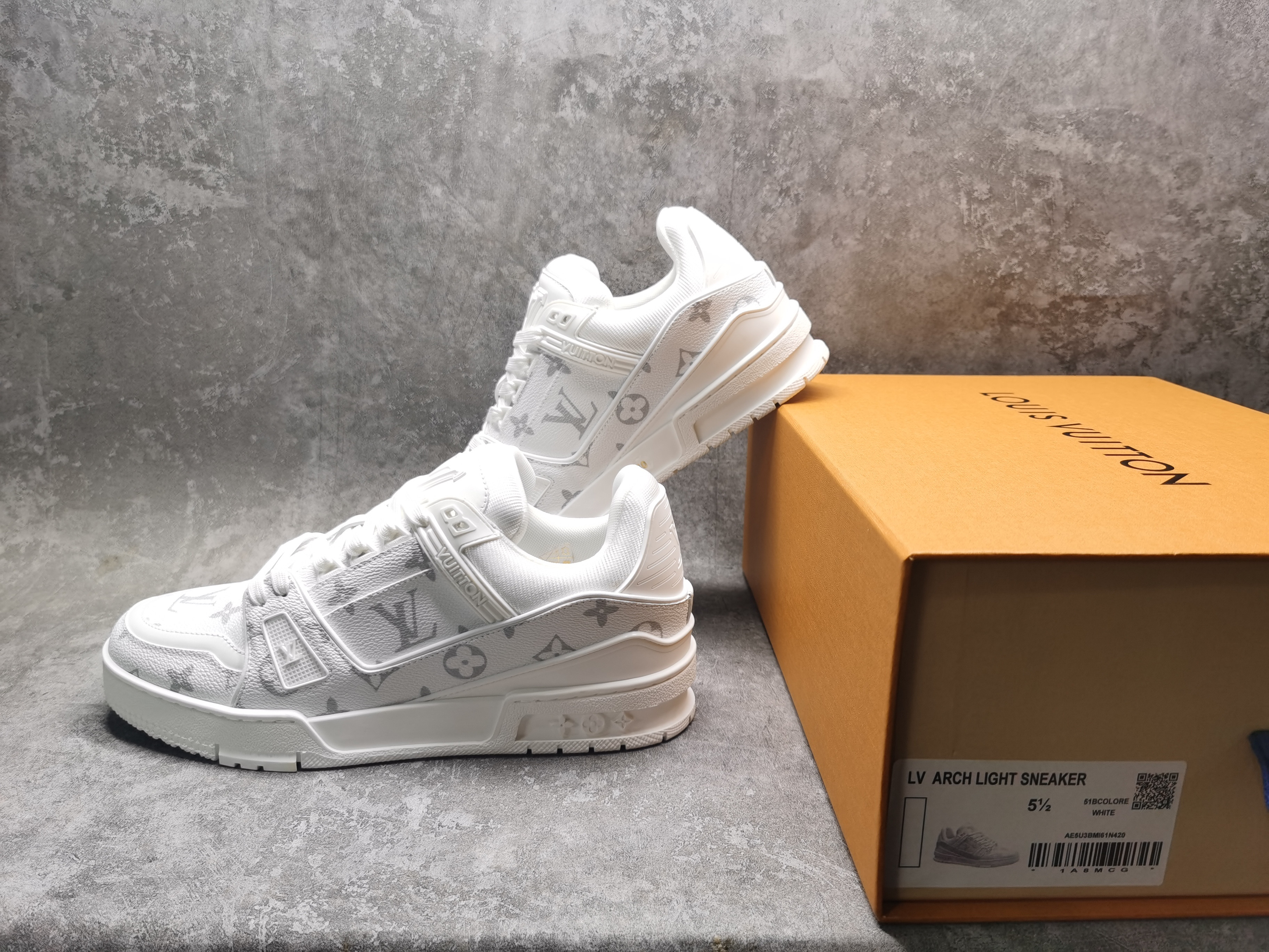 UA LV Trainer Sneaker