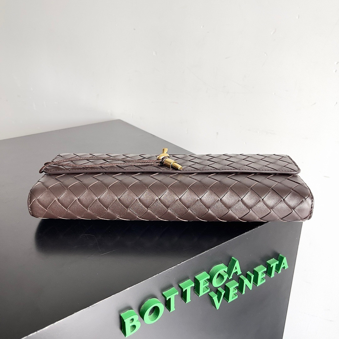 Bo*te*ga Ve*ne*ta Long Clutch Andiamo With Handle Fondant 31x13x3cm