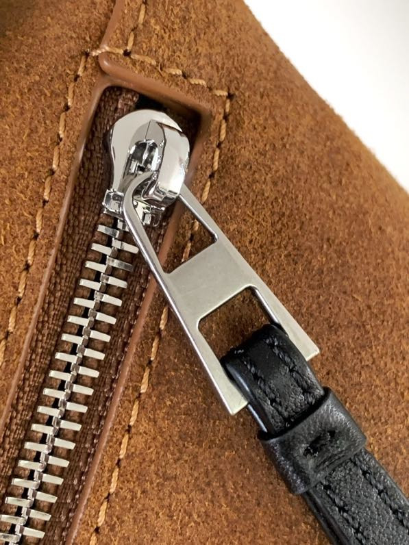 L0ew* Puzzle Edge 36.5 X 23 X 19 CM