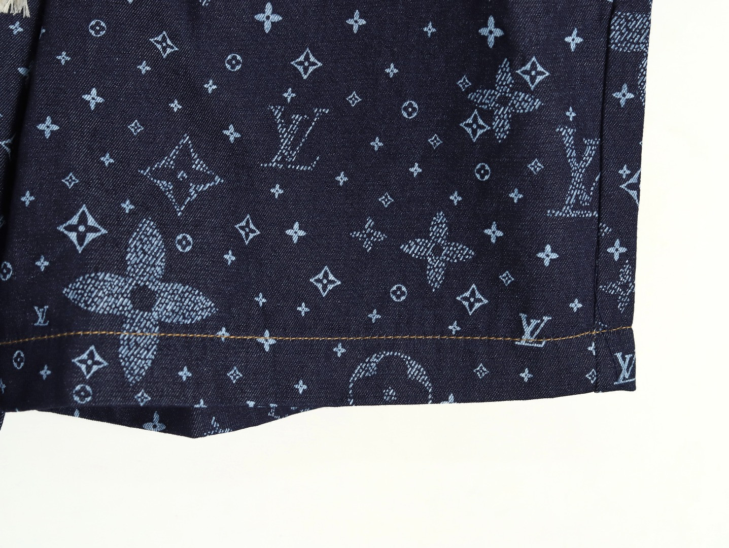 L0*is V*t0n LV 25ss shorts