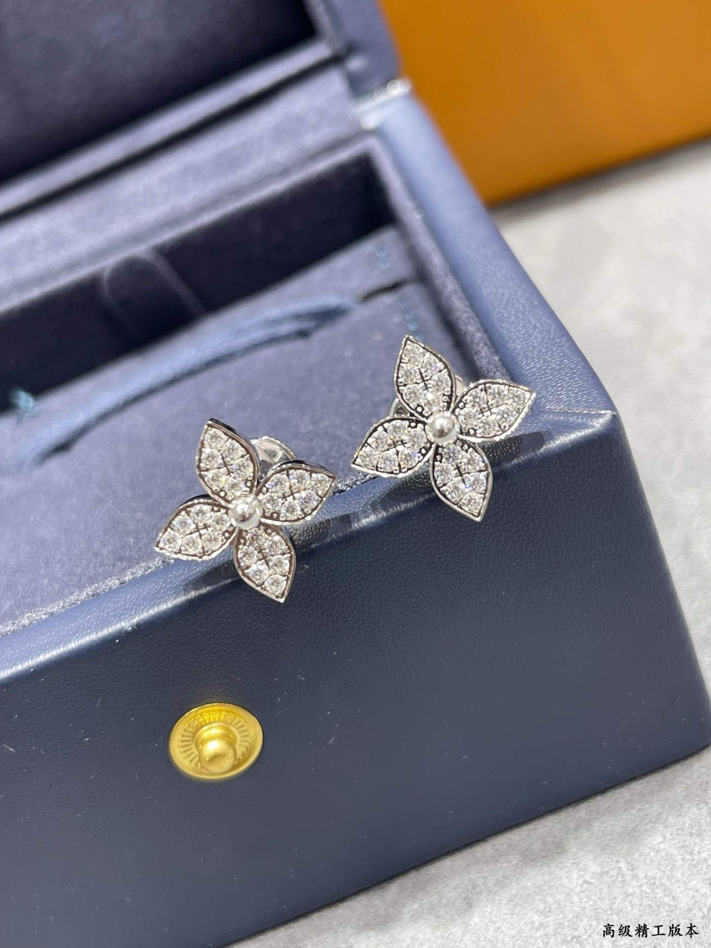 L0*is V*t0n Single flower full diamond Earrings