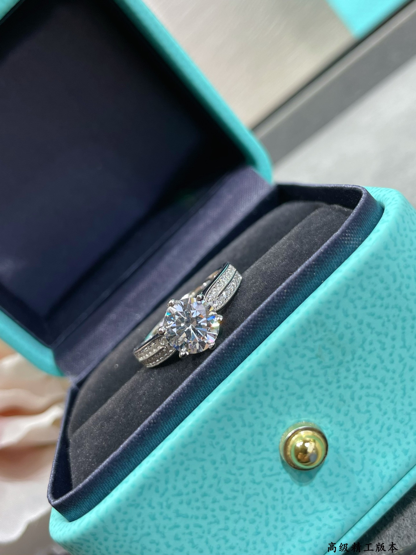 T*f*ny & Co. Setting 2 Carat Diamond Ring with Star Motif Ag925