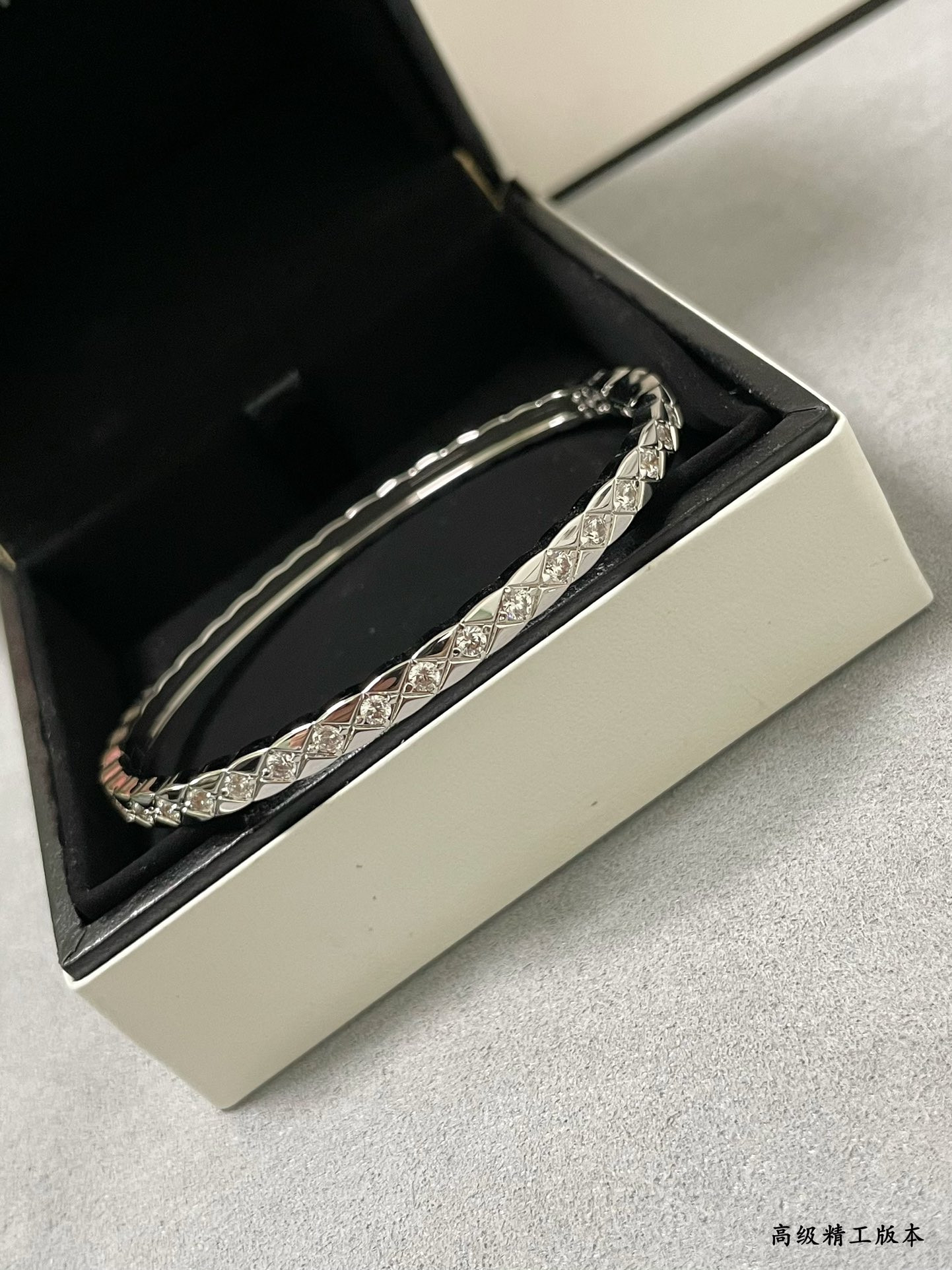 Ch*el Carved Finely carved narrow diamond Bracelet