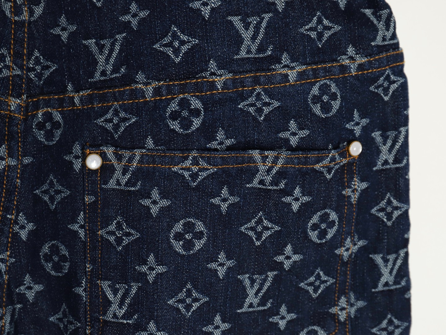 L0*is V*t0n LV 25ss shorts