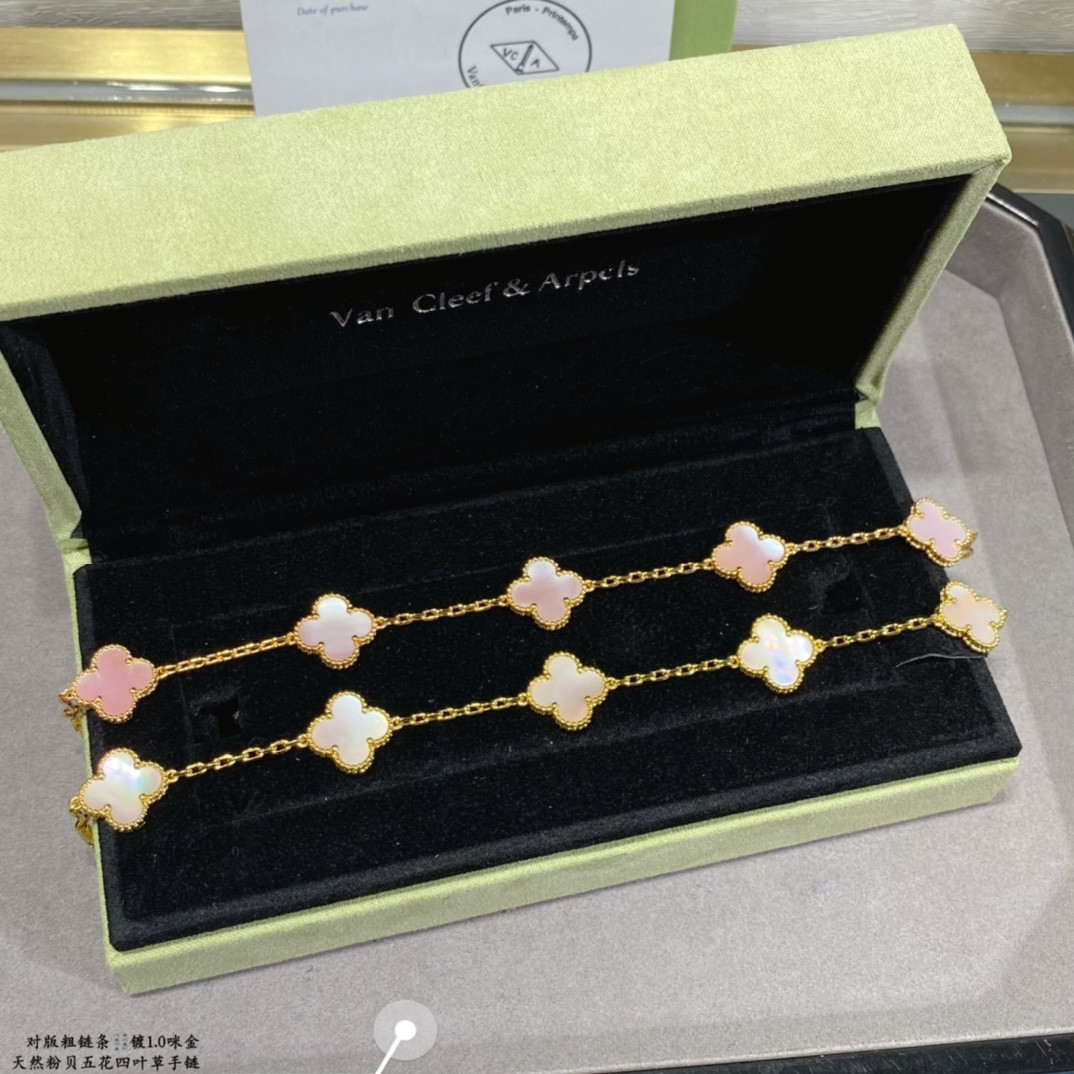 V*N CL*F & Arpels natural pink shell five-flower four-leaf clover bracelet
