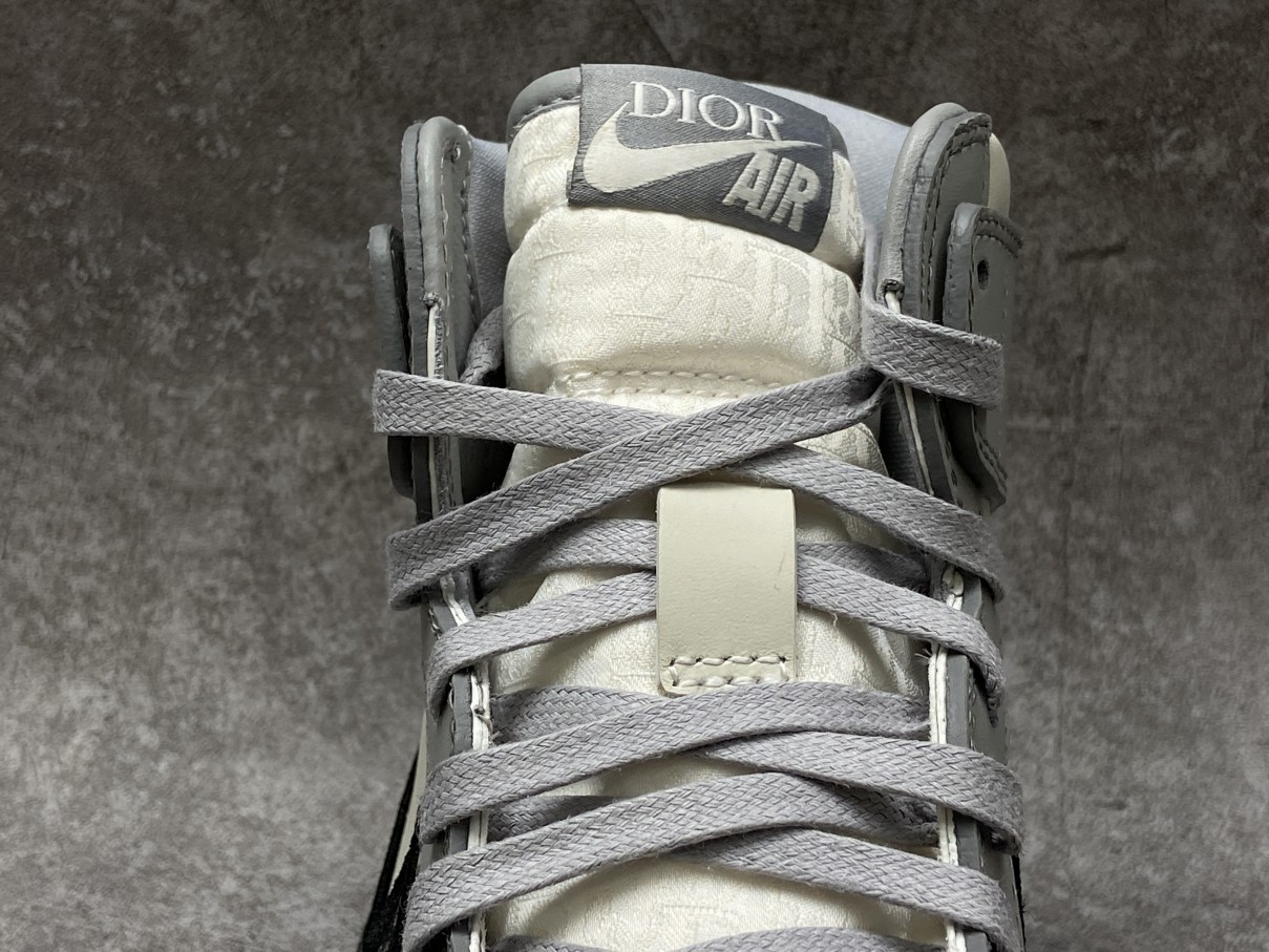 Air Jordan 1 Retro High D*0r (Blue Box Version)