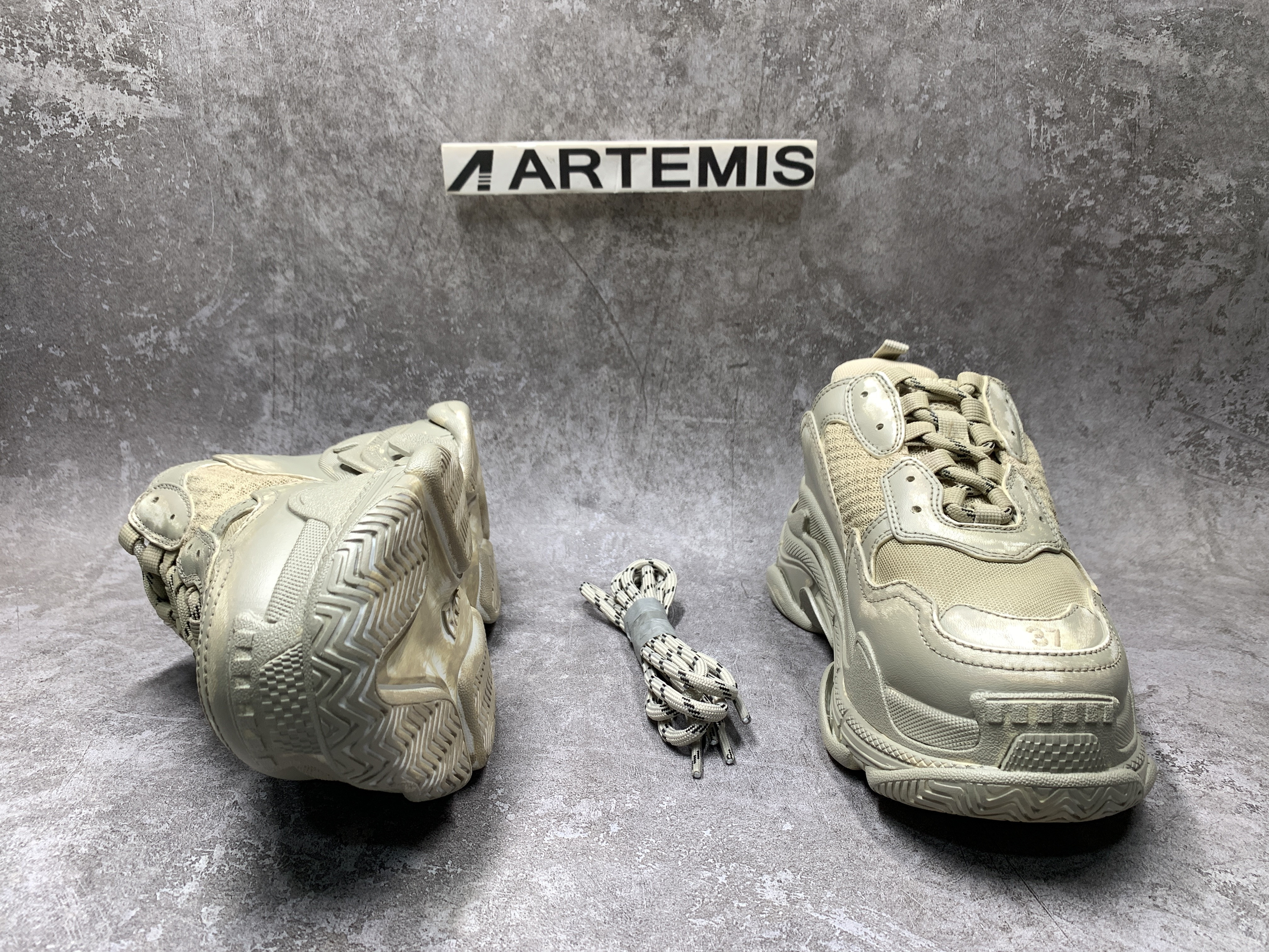 Balenciga Triple S Sneaker Light Beige Faded