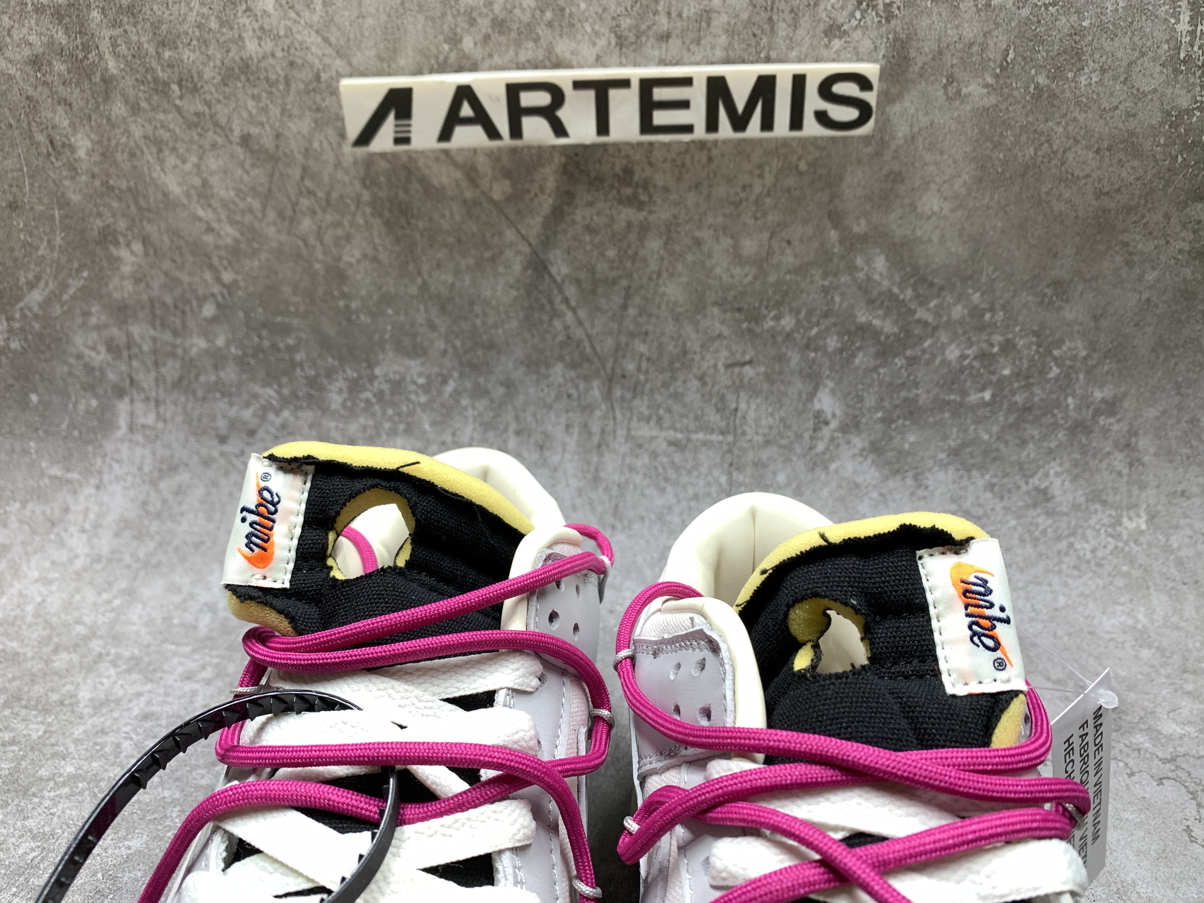 Off-White x Dunk Low Lot 30 of 50