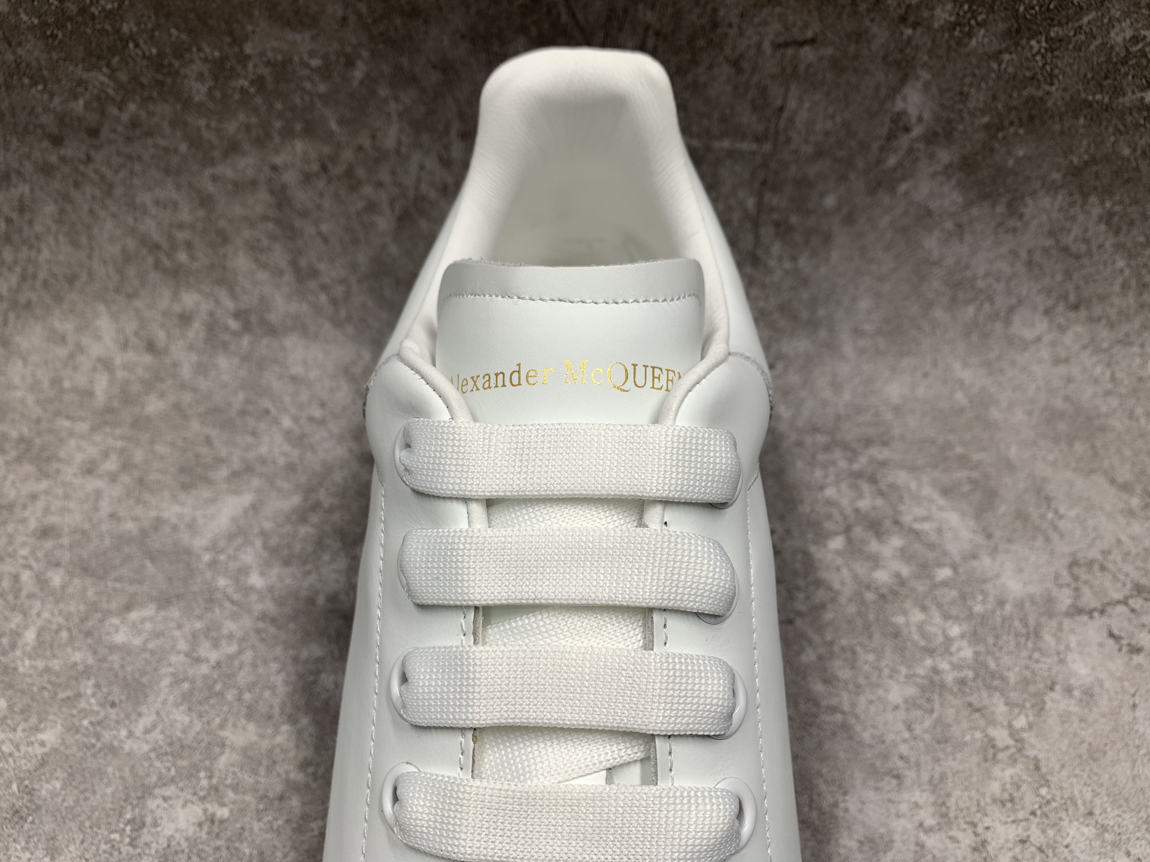 Ale*d*r M*Q*en Oversized White