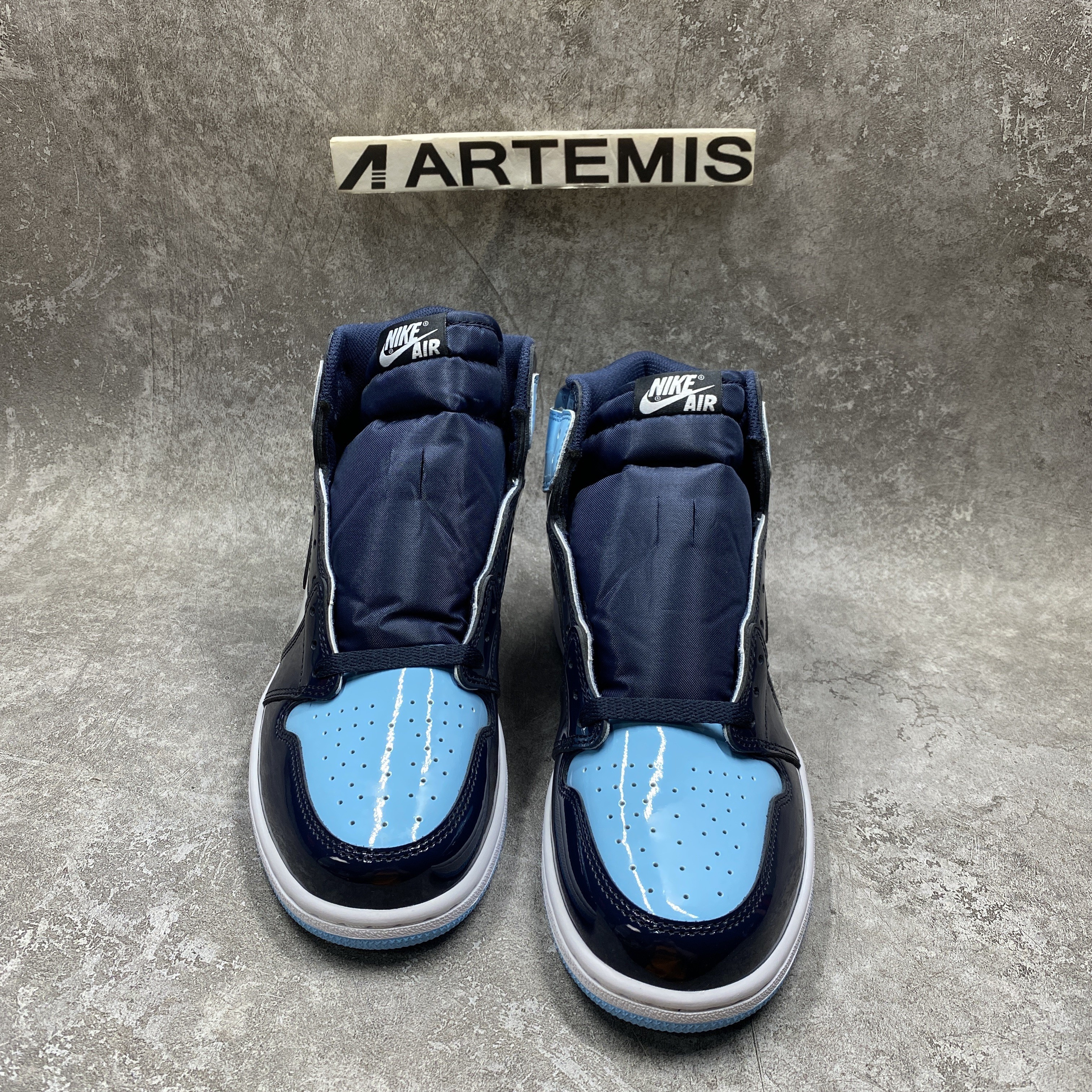 Air Jordan 1 Retro High UNC Patent Blue Chill