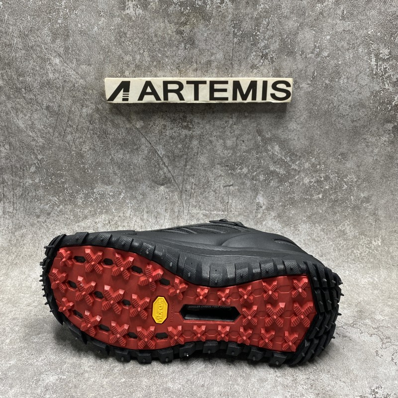 Moncler Trailgrip Gore-Tex Black