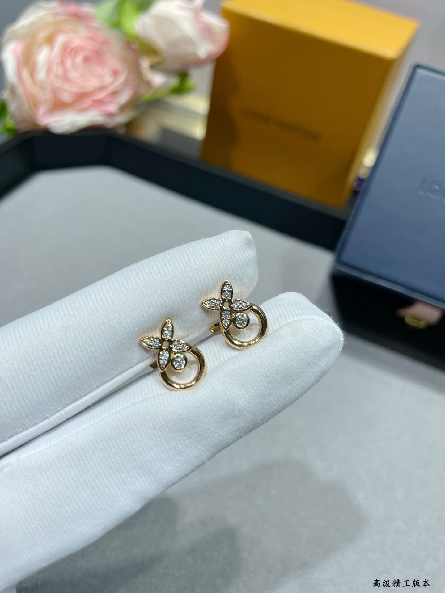 LV Single Flower Circle Earrings