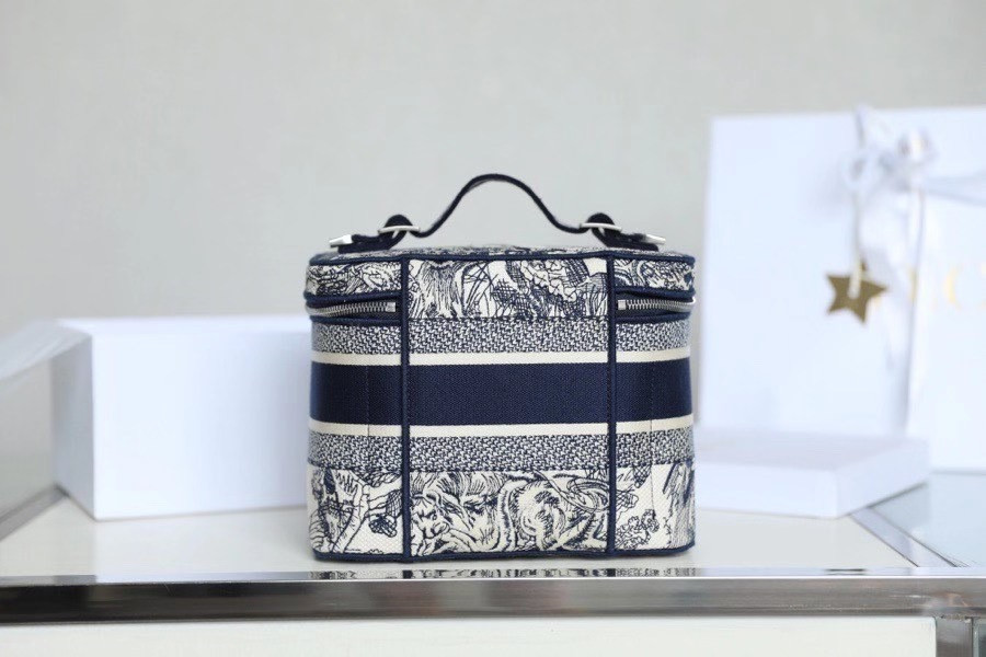 D*0r Travel make up bag