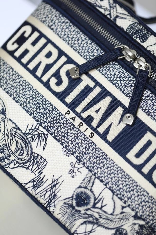 D*0r Travel make up bag