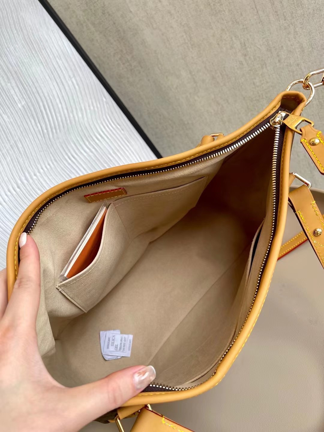 L0*is V*t0n LV ESTRELA M41232