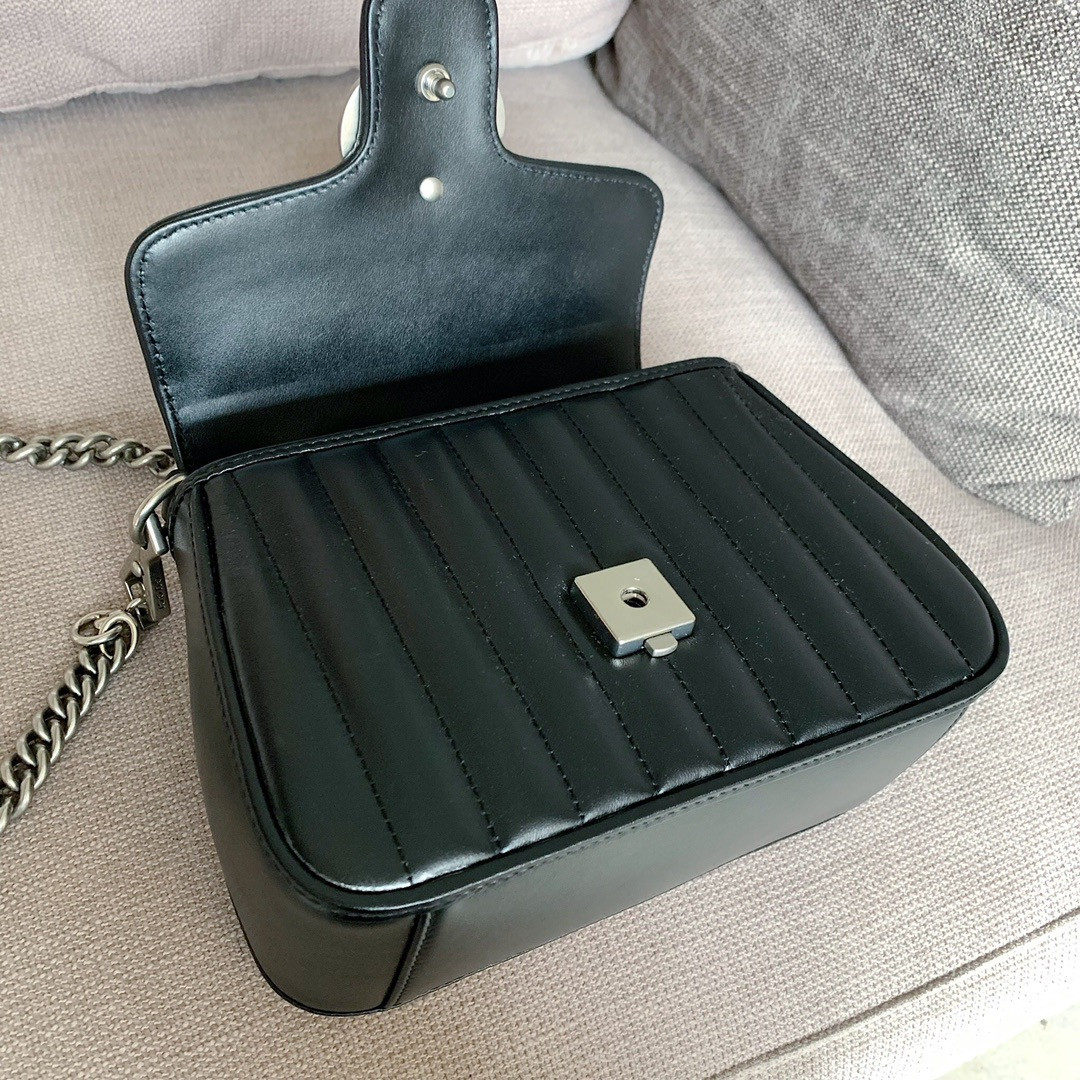 G*u*i GG Marmont series mini handbag 21cm