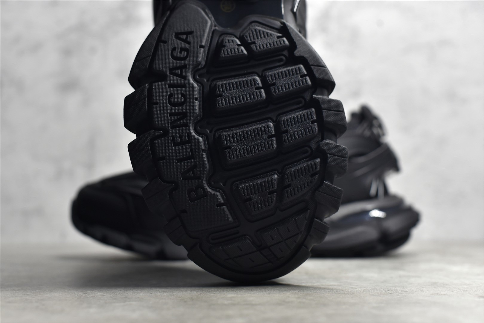 Ba*len*cia*ga Track Black