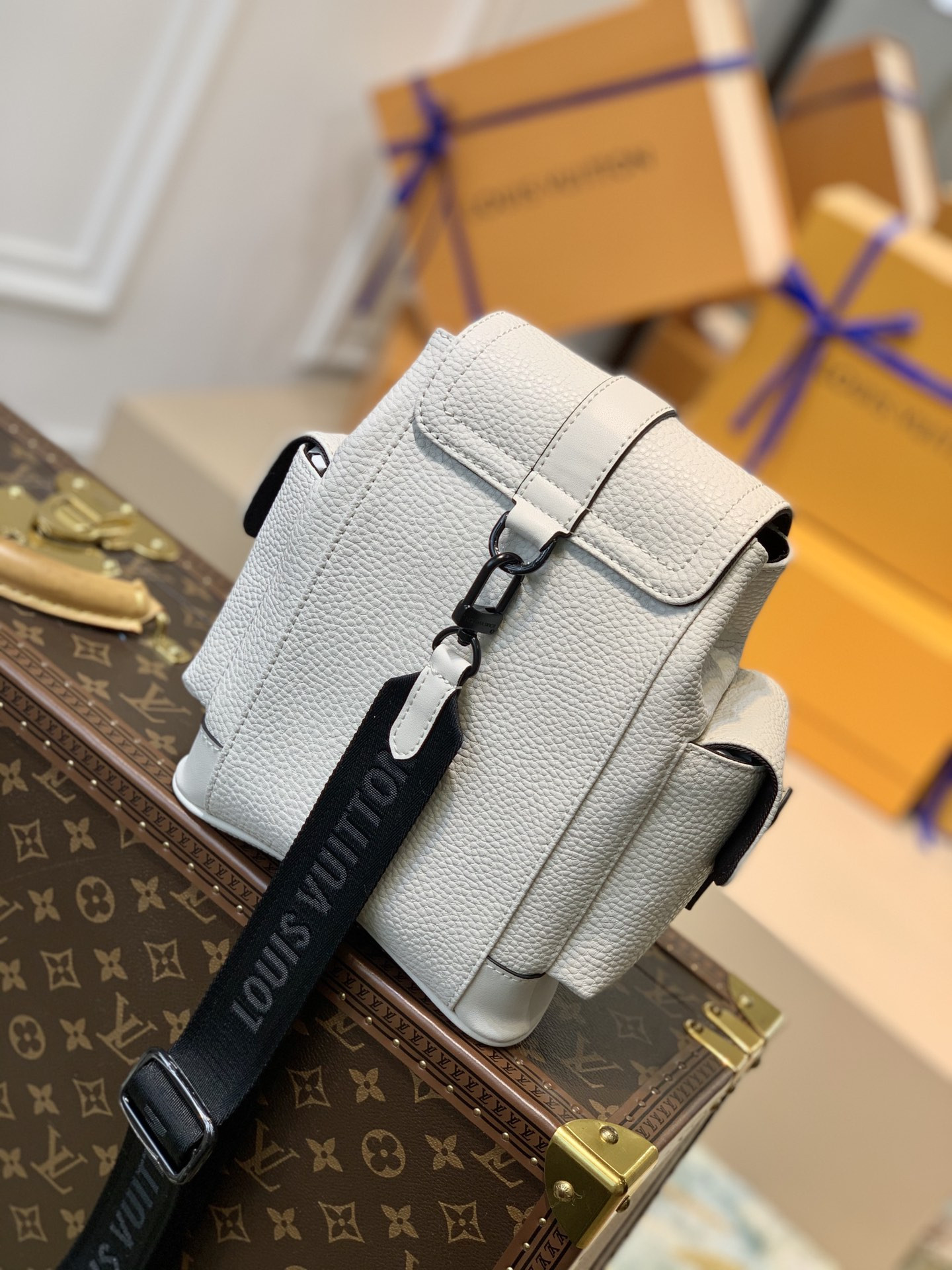 LV CHRISTOPHER XS M58493