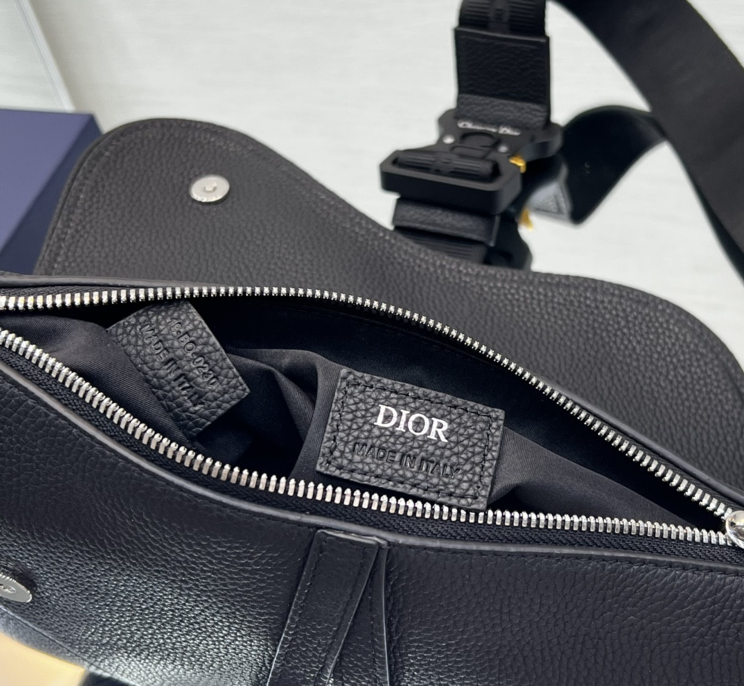 D*0r Saddle Bag Black Grained Calfskin 26 x 19 x 4.5 cm
