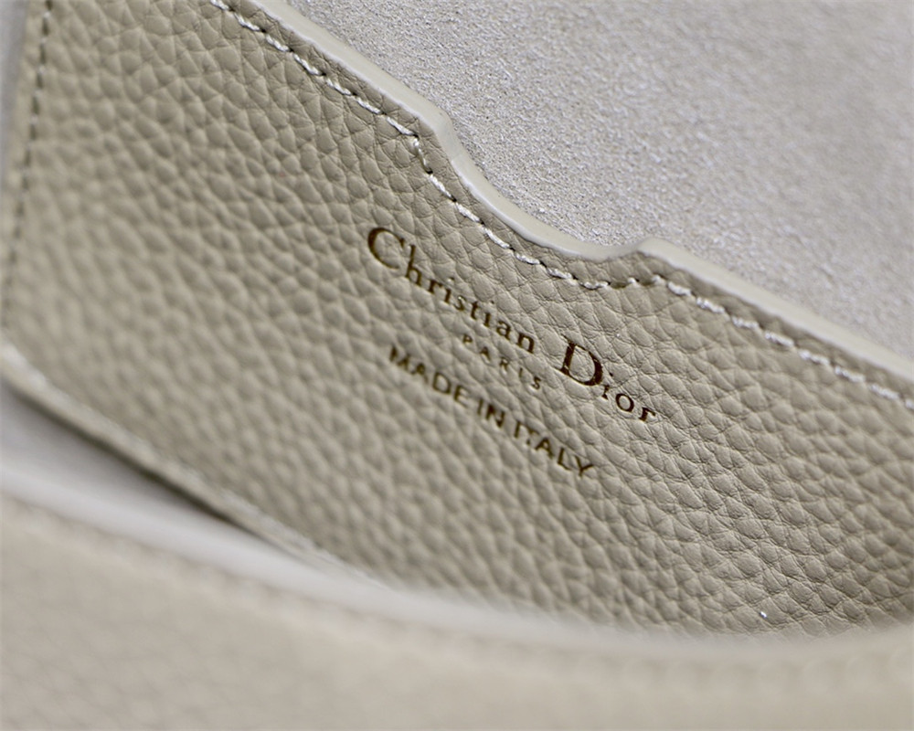 MEDIUM D*0r BOBBY BAG Apricot Grained Calfskin