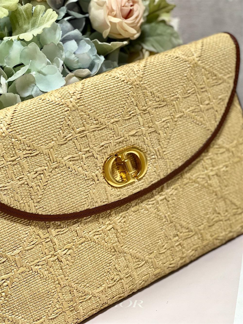 D*0r 30 Montaigne Avenue weav