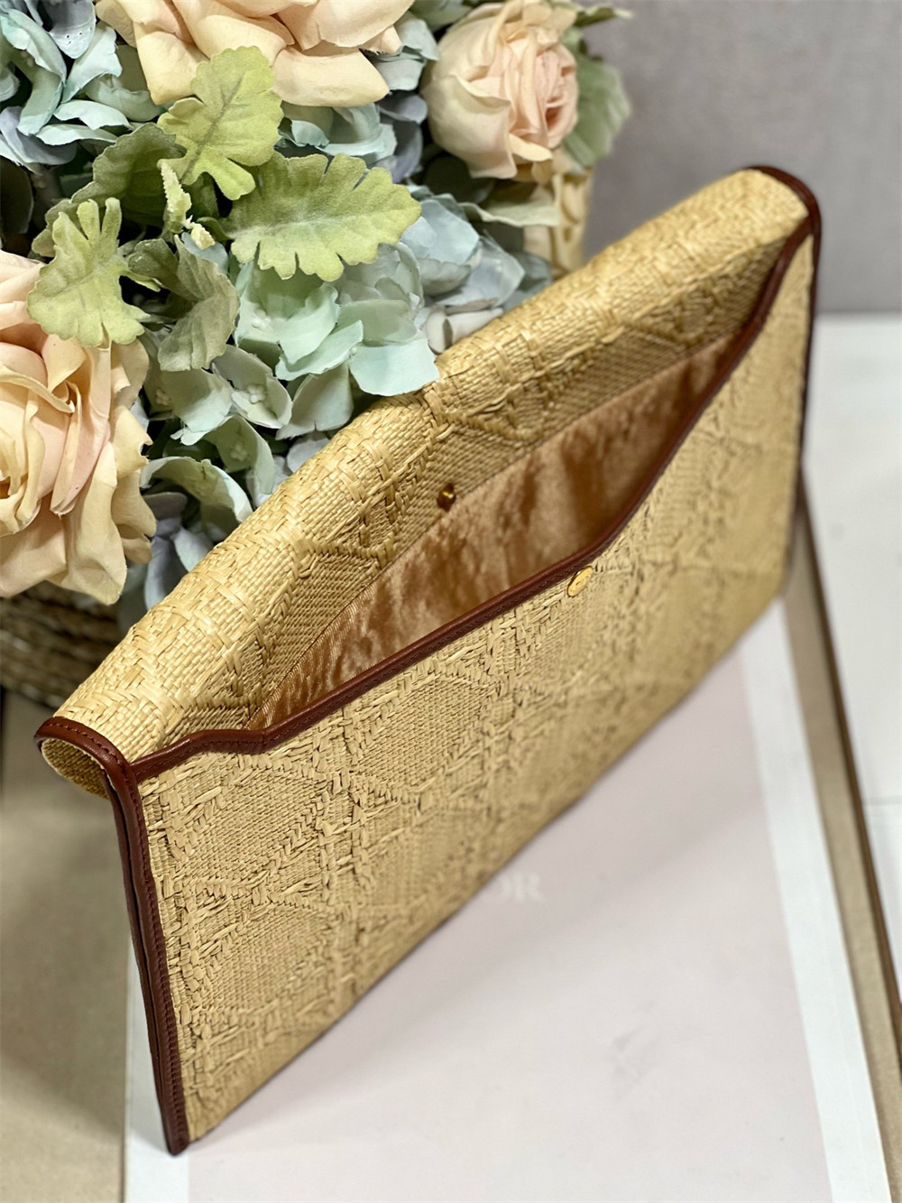 D*0r 30 Montaigne Avenue weav