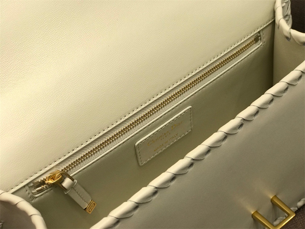 D*0r 30 MONTAIGNE CHAIN BAG WHITE