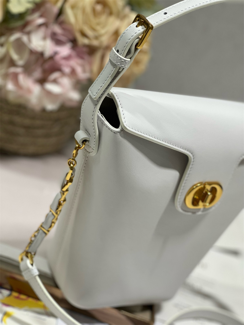 D*0r 30 Montaigne Large Chain Bucket Bag White