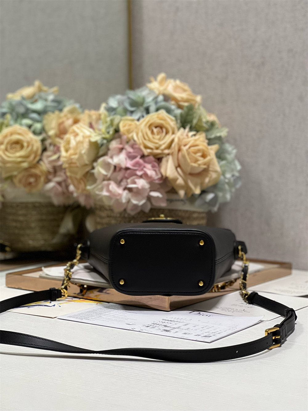 D*0r 30 Montaigne Large Chain Bucket Bag Black 17x7x18cm