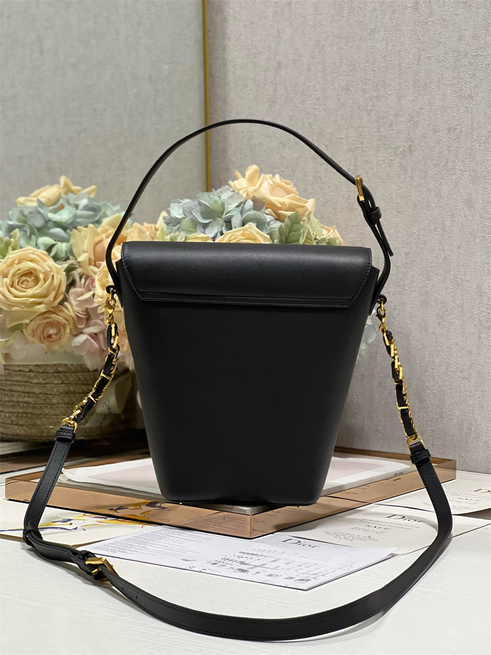 D*0r 30 Montaigne Large Chain Bucket Bag Black 17x7x18cm