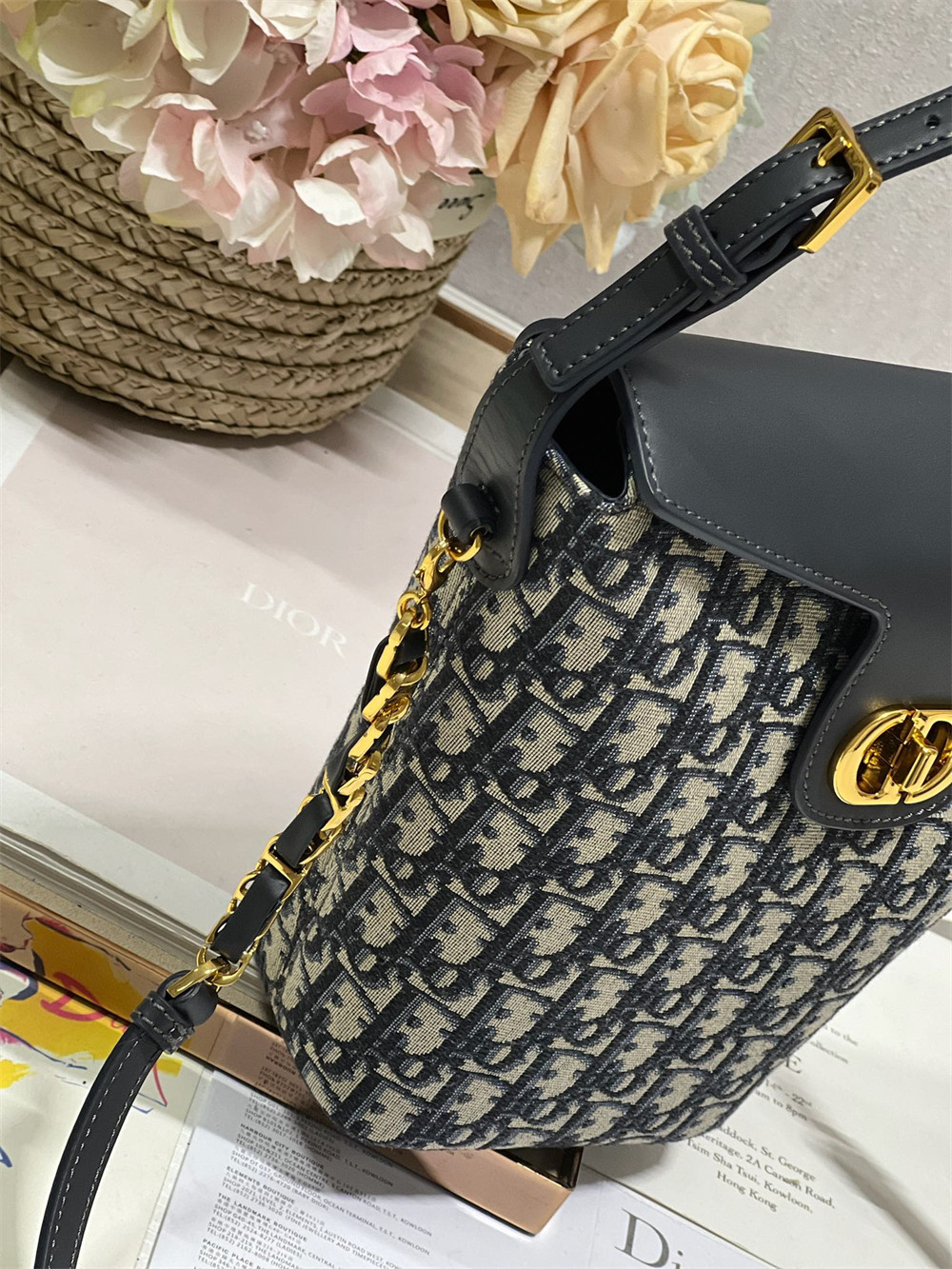 D*0r 30 Montaigne Large Chain Bucket Bag Oblique Jacquard and Calfskin