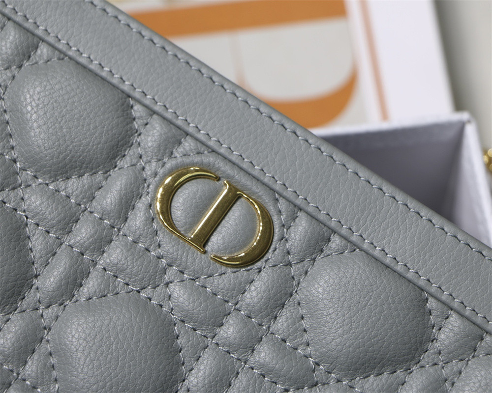 D*0r CARO ZIPPED POUCH WITH CHAIN Grey S*pple Cannage Calfskin 19 x 14 x 4.5 cm